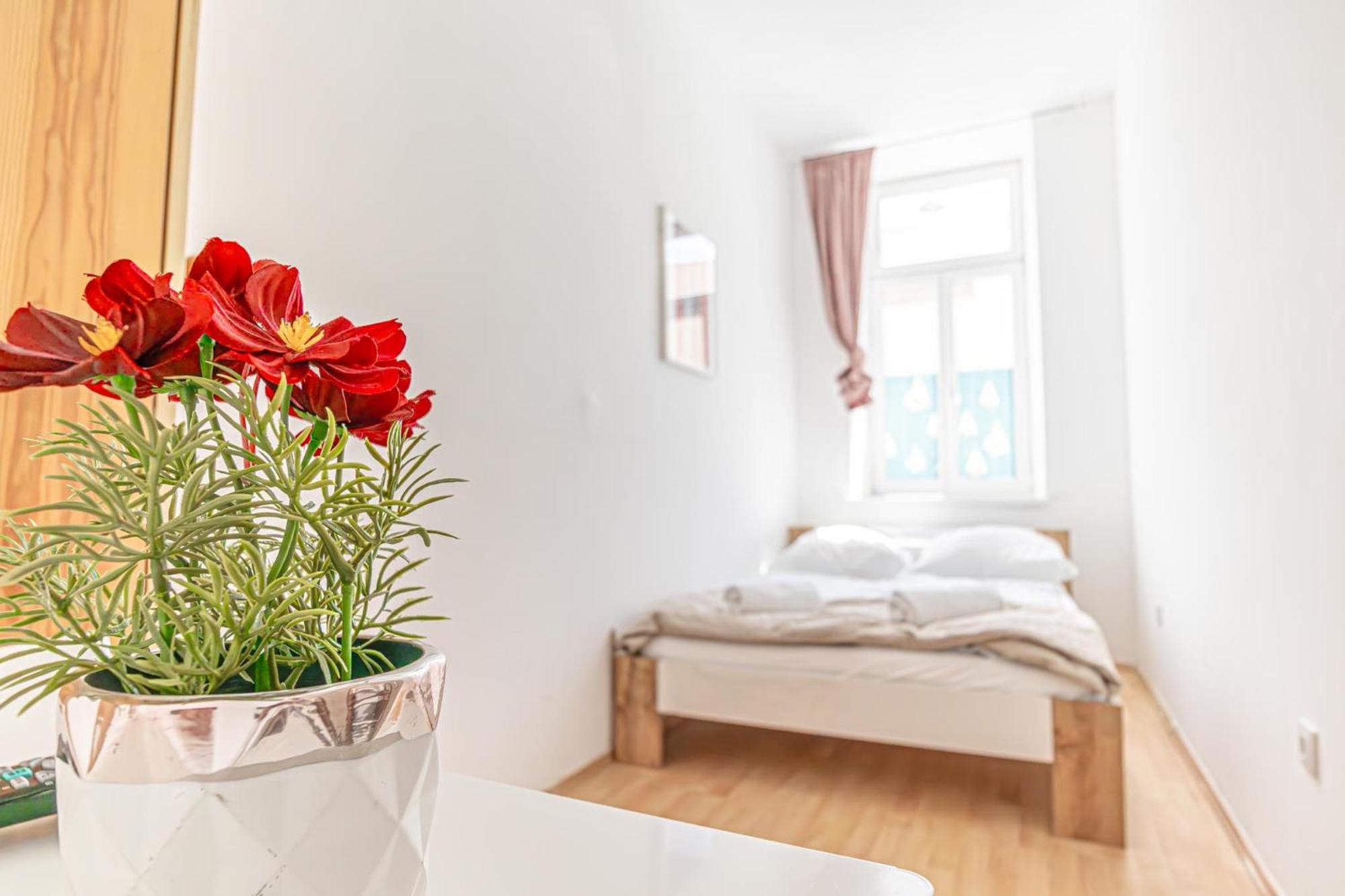 Loevly Shared 6Br With Garden Near Danube & Millenium City Bécs Kültér fotó